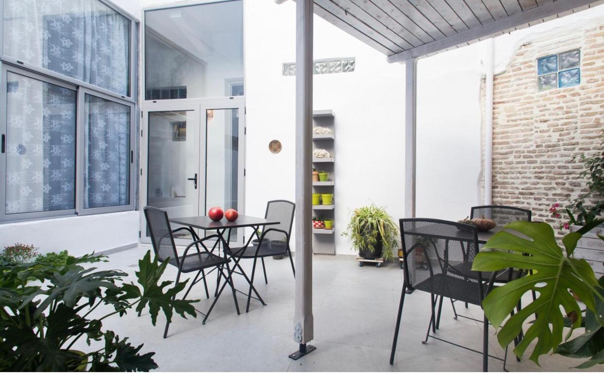 A Litte Taste Of Home Guest House Aten Exteriör bild